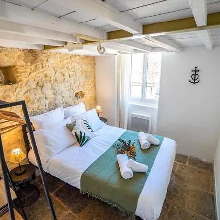 Le Charmant, Calme, Et Climatisé ! Appartamento Nîmes