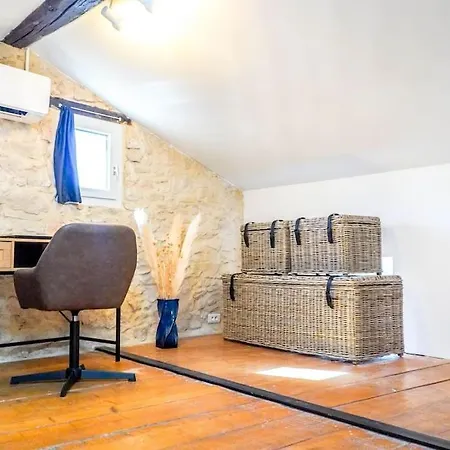 Le Charmant, Calme, Et Climatisé !