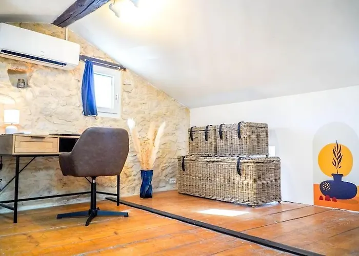 Le Charmant, Calme, Et Climatisé !